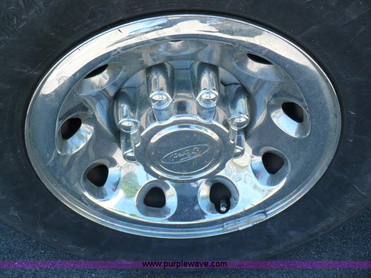 image for item B6318 2000 Ford F250 XLT Super Duty pickup truck