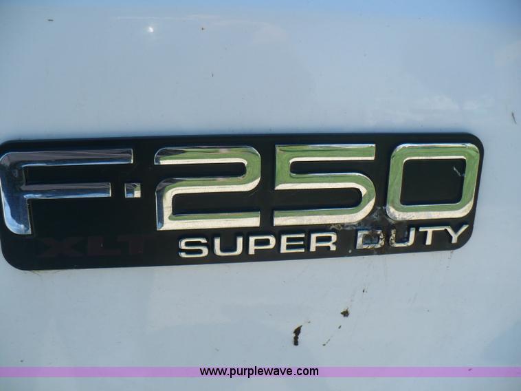 image for item B6318 2000 Ford F250 XLT Super Duty pickup truck