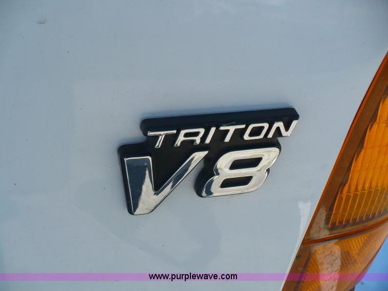 image for item B6318 2000 Ford F250 XLT Super Duty pickup truck