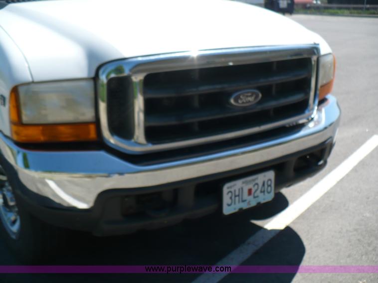 image for item B6318 2000 Ford F250 XLT Super Duty pickup truck