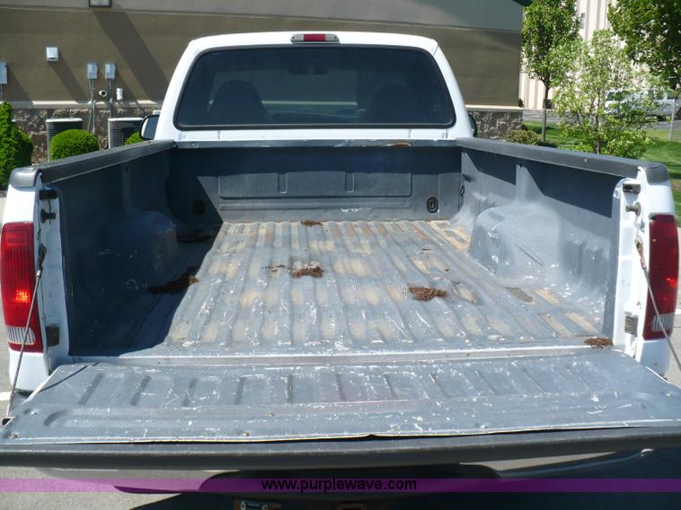 image for item B6318 2000 Ford F250 XLT Super Duty pickup truck