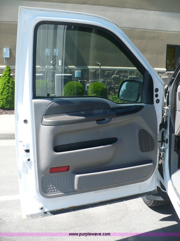 image for item B6318 2000 Ford F250 XLT Super Duty pickup truck