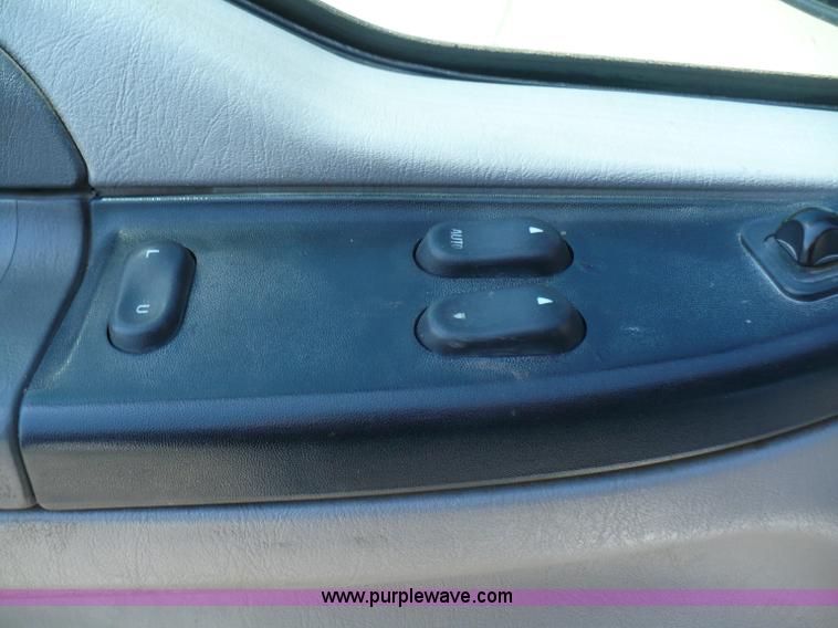 image for item B6318 2000 Ford F250 XLT Super Duty pickup truck