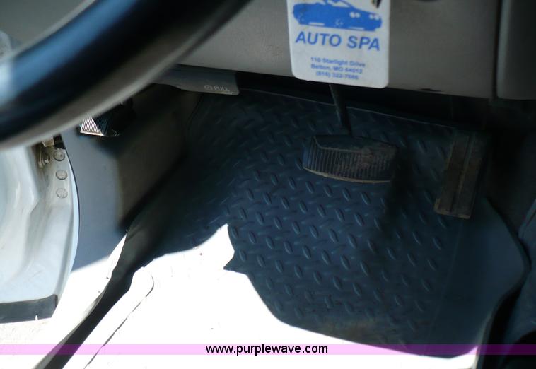 image for item B6318 2000 Ford F250 XLT Super Duty pickup truck