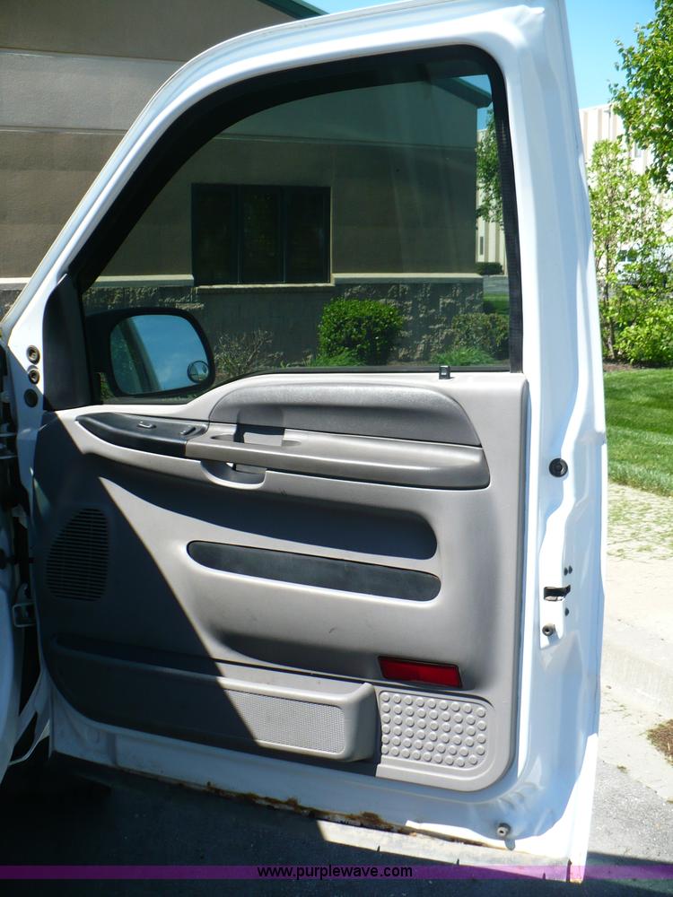 image for item B6318 2000 Ford F250 XLT Super Duty pickup truck