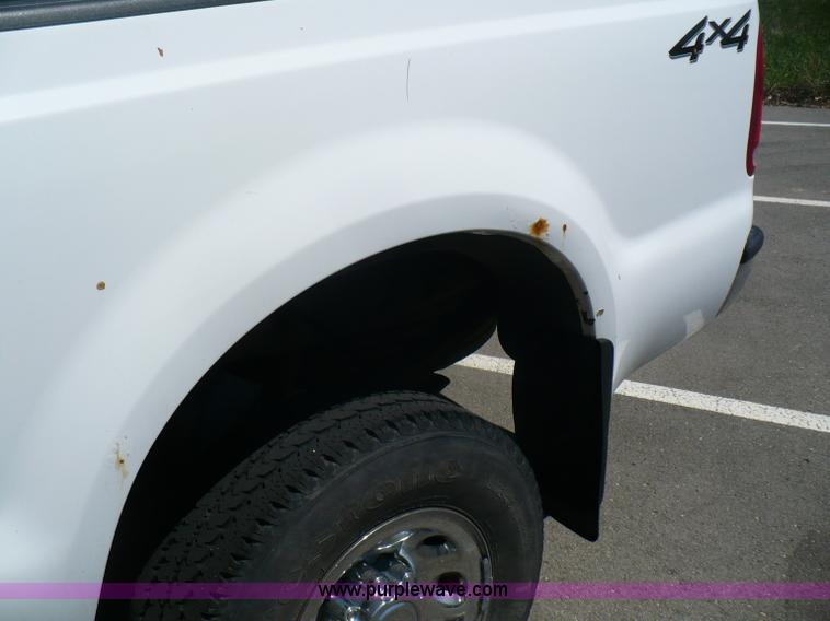 image for item B6318 2000 Ford F250 XLT Super Duty pickup truck