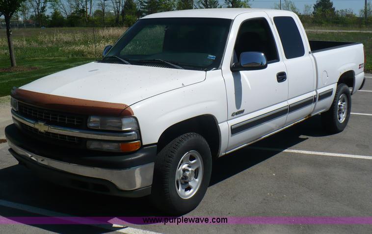 image for item B6321 2001 Chevrolet Silverado K1500 Z71 Off Road extended cab pickup truck