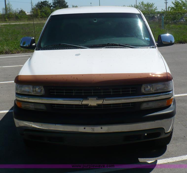 image for item B6321 2001 Chevrolet Silverado K1500 Z71 Off Road extended cab pickup truck