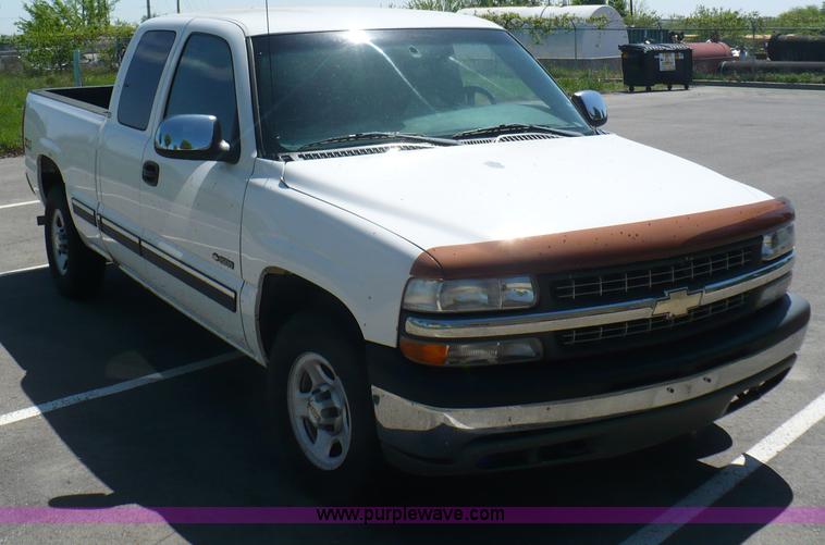 image for item B6321 2001 Chevrolet Silverado K1500 Z71 Off Road extended cab pickup truck