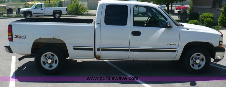image for item B6321 2001 Chevrolet Silverado K1500 Z71 Off Road extended cab pickup truck