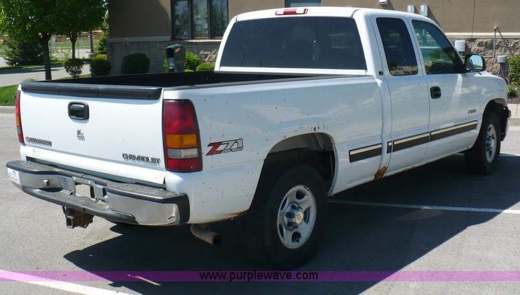 image for item B6321 2001 Chevrolet Silverado K1500 Z71 Off Road extended cab pickup truck