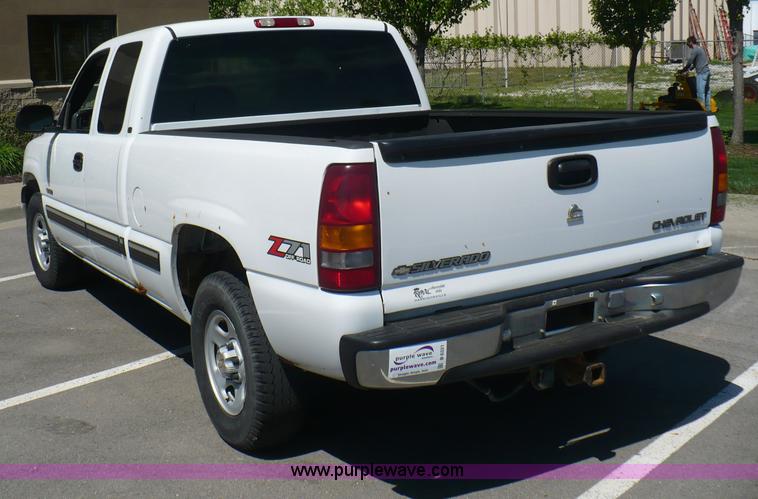 image for item B6321 2001 Chevrolet Silverado K1500 Z71 Off Road extended cab pickup truck