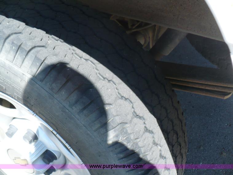 image for item B6321 2001 Chevrolet Silverado K1500 Z71 Off Road extended cab pickup truck