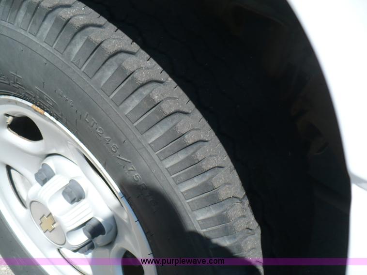 image for item B6321 2001 Chevrolet Silverado K1500 Z71 Off Road extended cab pickup truck