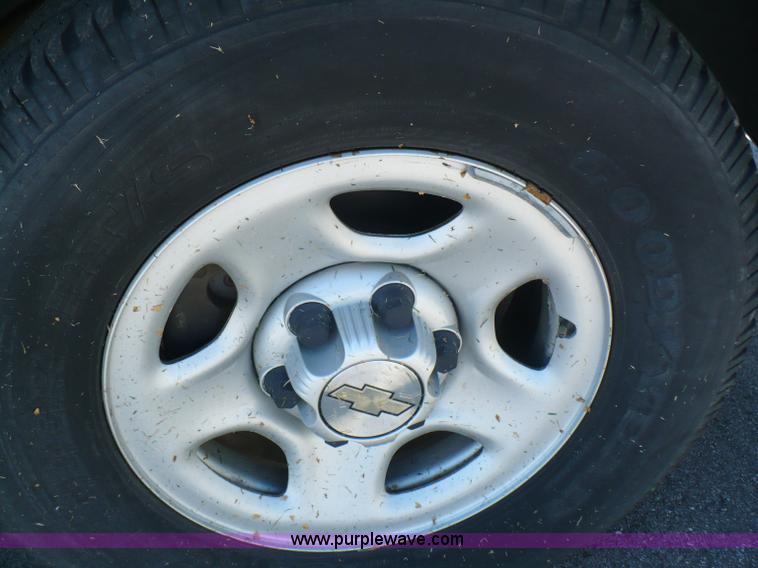 image for item B6321 2001 Chevrolet Silverado K1500 Z71 Off Road extended cab pickup truck