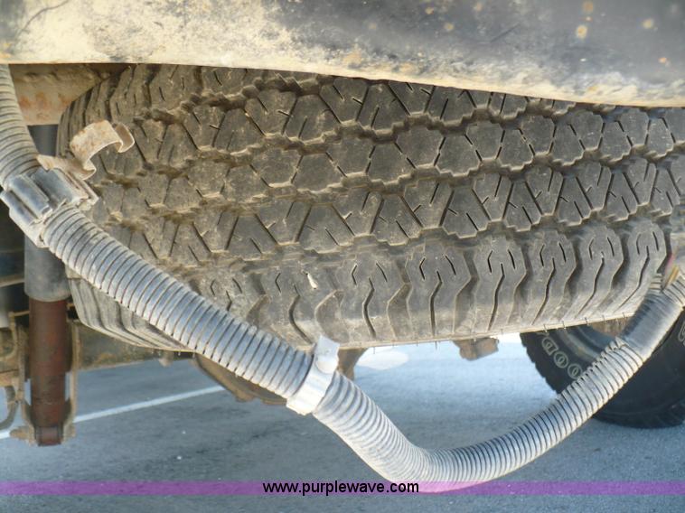 image for item B6321 2001 Chevrolet Silverado K1500 Z71 Off Road extended cab pickup truck