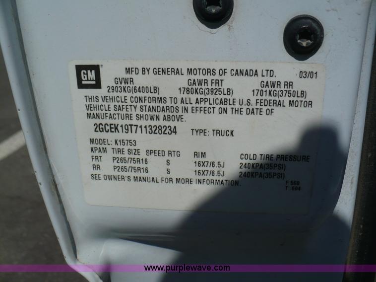 image for item B6321 2001 Chevrolet Silverado K1500 Z71 Off Road extended cab pickup truck