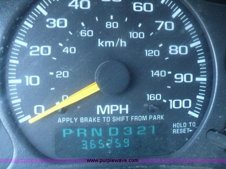 image for item B6321 2001 Chevrolet Silverado K1500 Z71 Off Road extended cab pickup truck