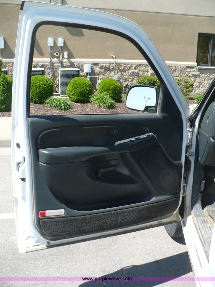 image for item B6321 2001 Chevrolet Silverado K1500 Z71 Off Road extended cab pickup truck