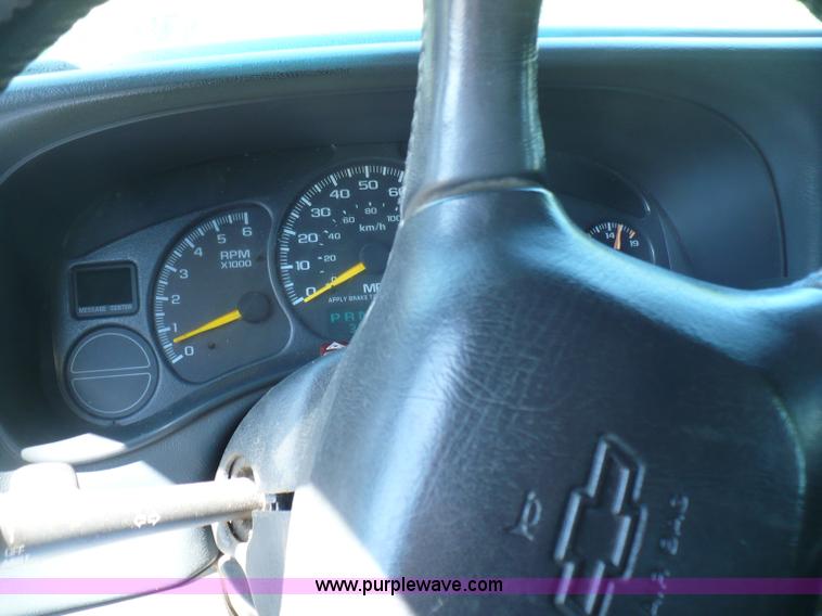 image for item B6321 2001 Chevrolet Silverado K1500 Z71 Off Road extended cab pickup truck