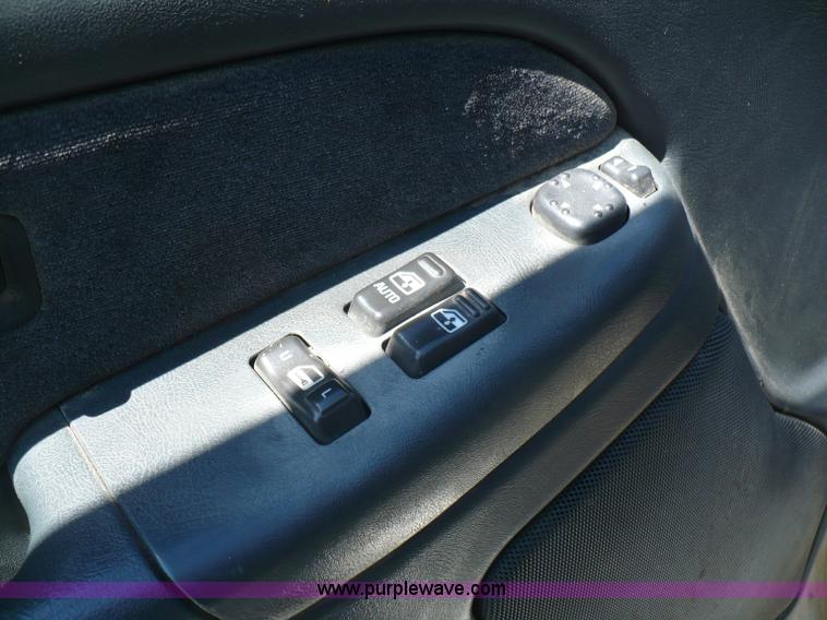 image for item B6321 2001 Chevrolet Silverado K1500 Z71 Off Road extended cab pickup truck