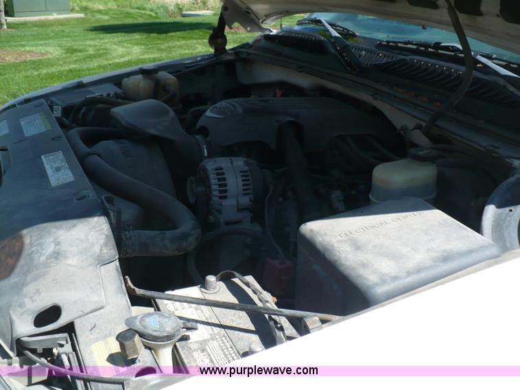 image for item B6321 2001 Chevrolet Silverado K1500 Z71 Off Road extended cab pickup truck