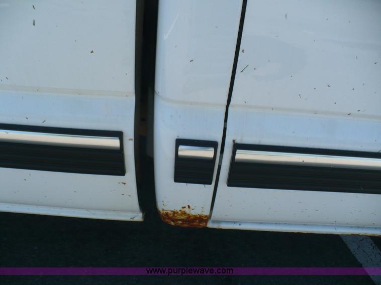 image for item B6321 2001 Chevrolet Silverado K1500 Z71 Off Road extended cab pickup truck