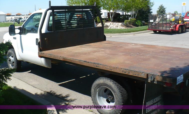 image for item B6323 1999 Ford F350 XLT Super Duty flatbed pickup truck
