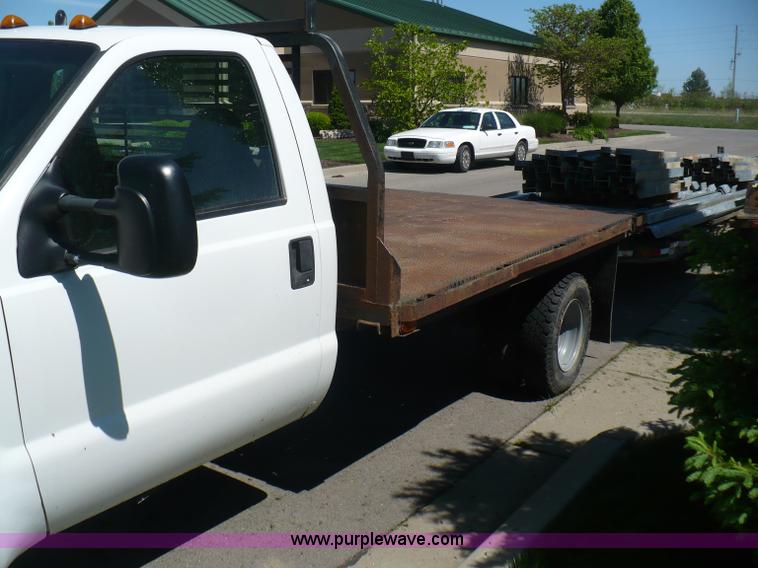 image for item B6323 1999 Ford F350 XLT Super Duty flatbed pickup truck
