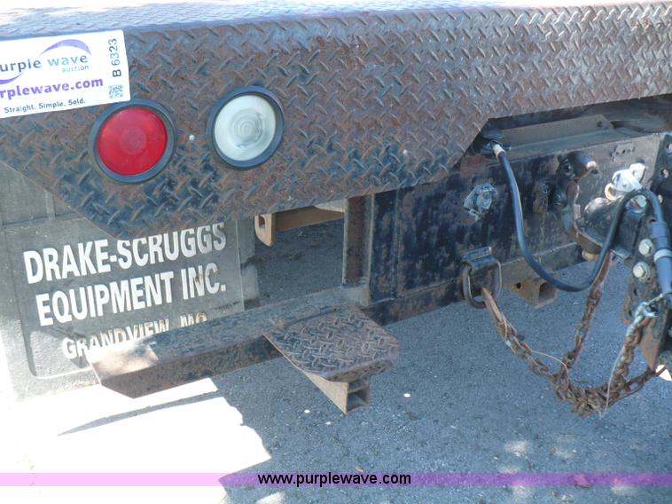 image for item B6323 1999 Ford F350 XLT Super Duty flatbed pickup truck