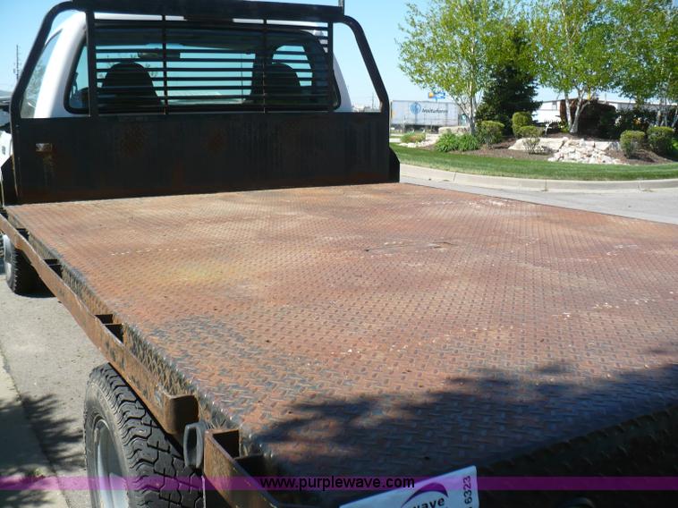 image for item B6323 1999 Ford F350 XLT Super Duty flatbed pickup truck