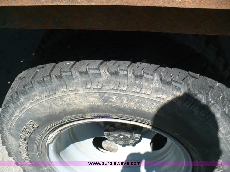 image for item B6323 1999 Ford F350 XLT Super Duty flatbed pickup truck