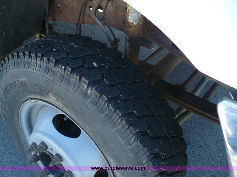image for item B6323 1999 Ford F350 XLT Super Duty flatbed pickup truck