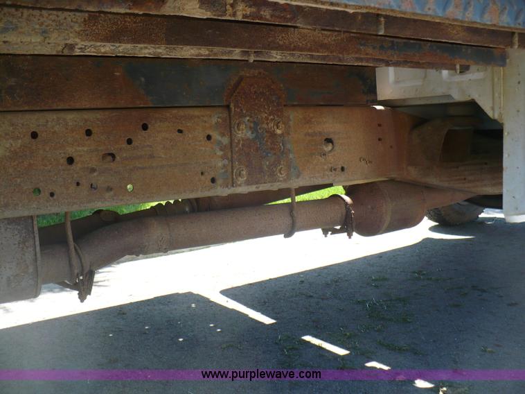 image for item B6323 1999 Ford F350 XLT Super Duty flatbed pickup truck