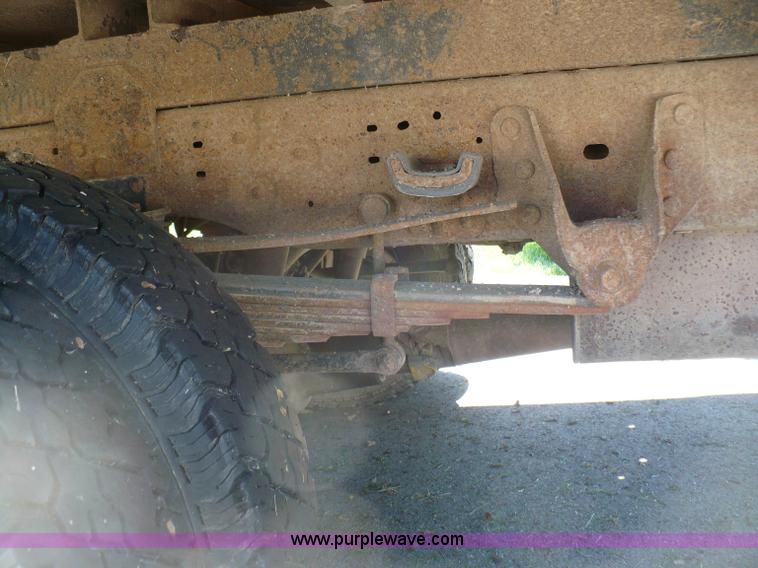 image for item B6323 1999 Ford F350 XLT Super Duty flatbed pickup truck