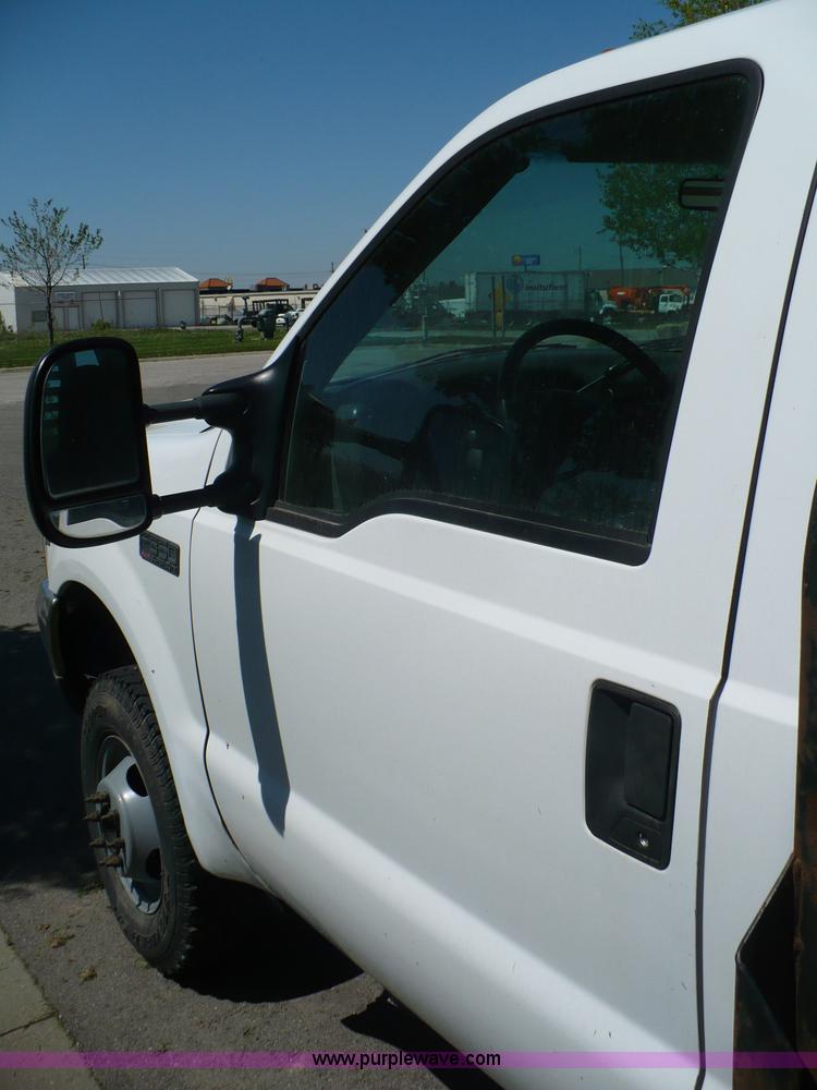 image for item B6323 1999 Ford F350 XLT Super Duty flatbed pickup truck