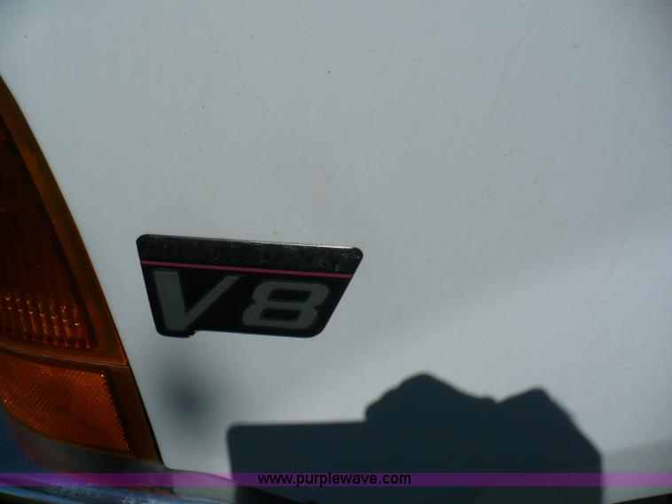 image for item B6323 1999 Ford F350 XLT Super Duty flatbed pickup truck