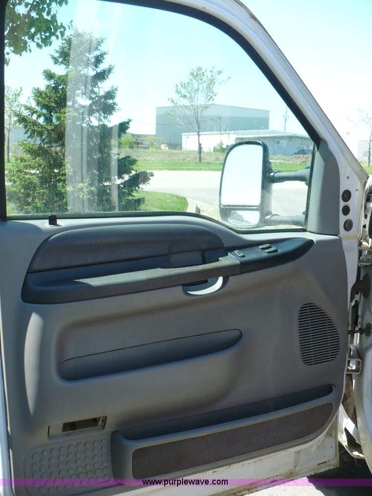 image for item B6323 1999 Ford F350 XLT Super Duty flatbed pickup truck