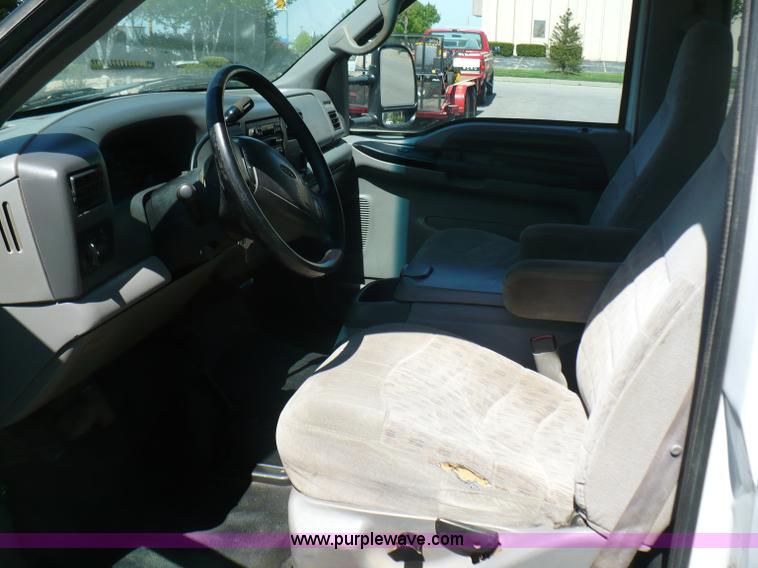image for item B6323 1999 Ford F350 XLT Super Duty flatbed pickup truck