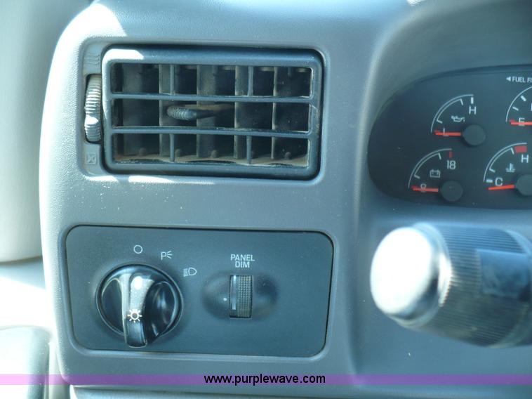 image for item B6323 1999 Ford F350 XLT Super Duty flatbed pickup truck