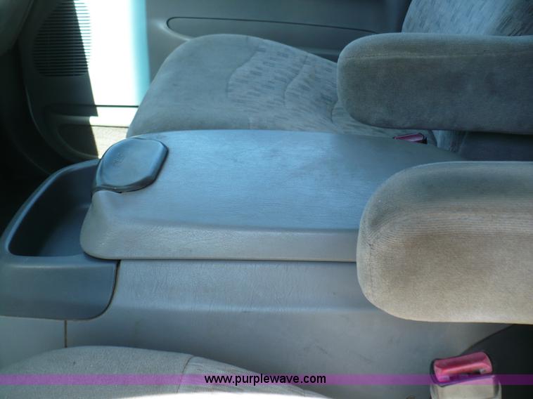 image for item B6323 1999 Ford F350 XLT Super Duty flatbed pickup truck