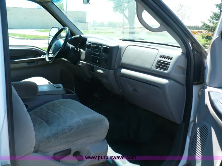 image for item B6323 1999 Ford F350 XLT Super Duty flatbed pickup truck