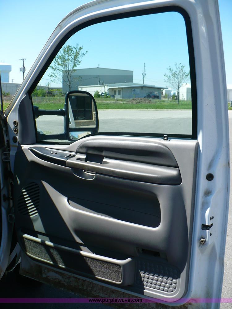 image for item B6323 1999 Ford F350 XLT Super Duty flatbed pickup truck