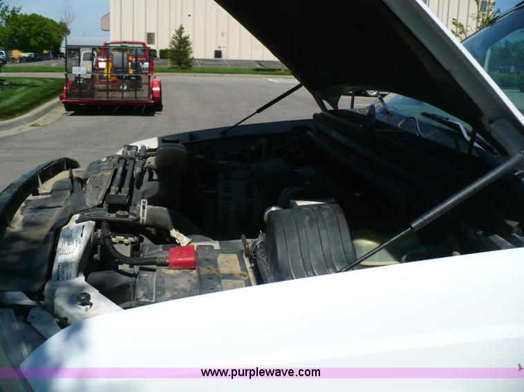 image for item B6323 1999 Ford F350 XLT Super Duty flatbed pickup truck