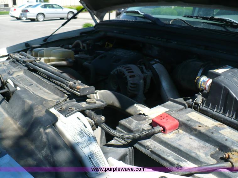 image for item B6323 1999 Ford F350 XLT Super Duty flatbed pickup truck