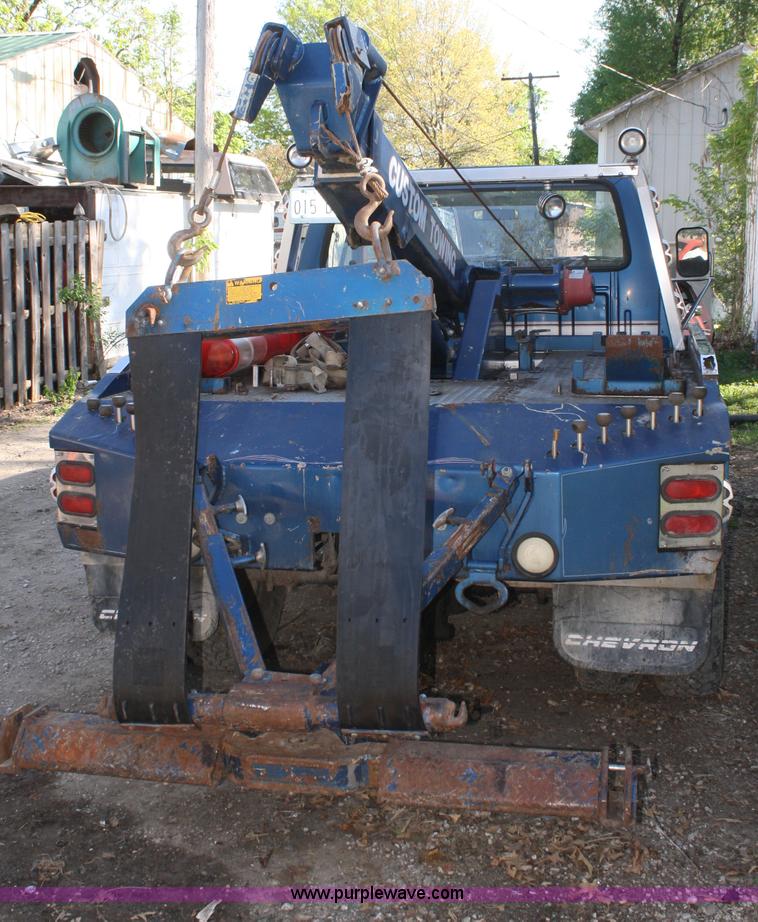 image for item B6525 1987 Ford F350 tow truck