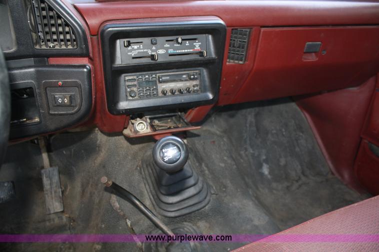 image for item B6525 1987 Ford F350 tow truck