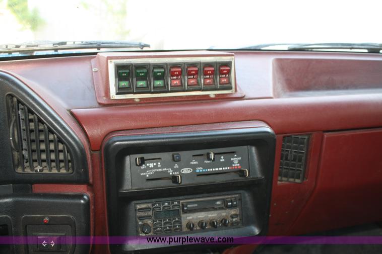 image for item B6525 1987 Ford F350 tow truck