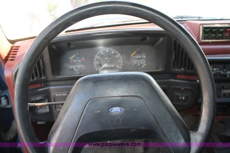 image for item B6525 1987 Ford F350 tow truck