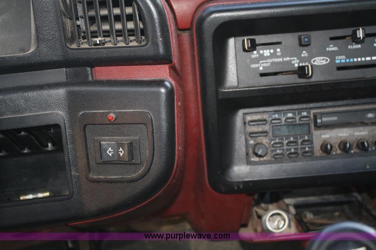 image for item B6525 1987 Ford F350 tow truck